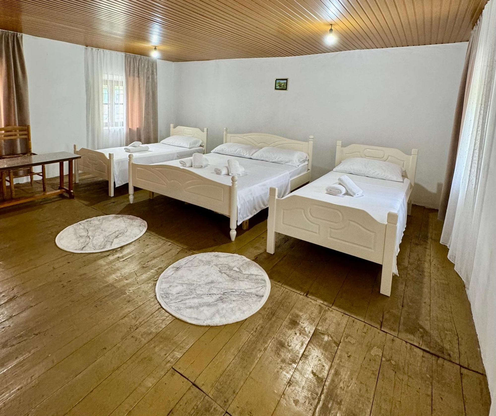 Guest House Noku Koman Exterior foto